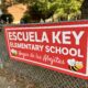 Escuela کلیدی ربن کاٹنے کی تقریب