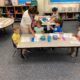 Schüler lernen am ersten Schultag