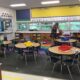Schüler im Klassenzimmer am ersten Schultag
