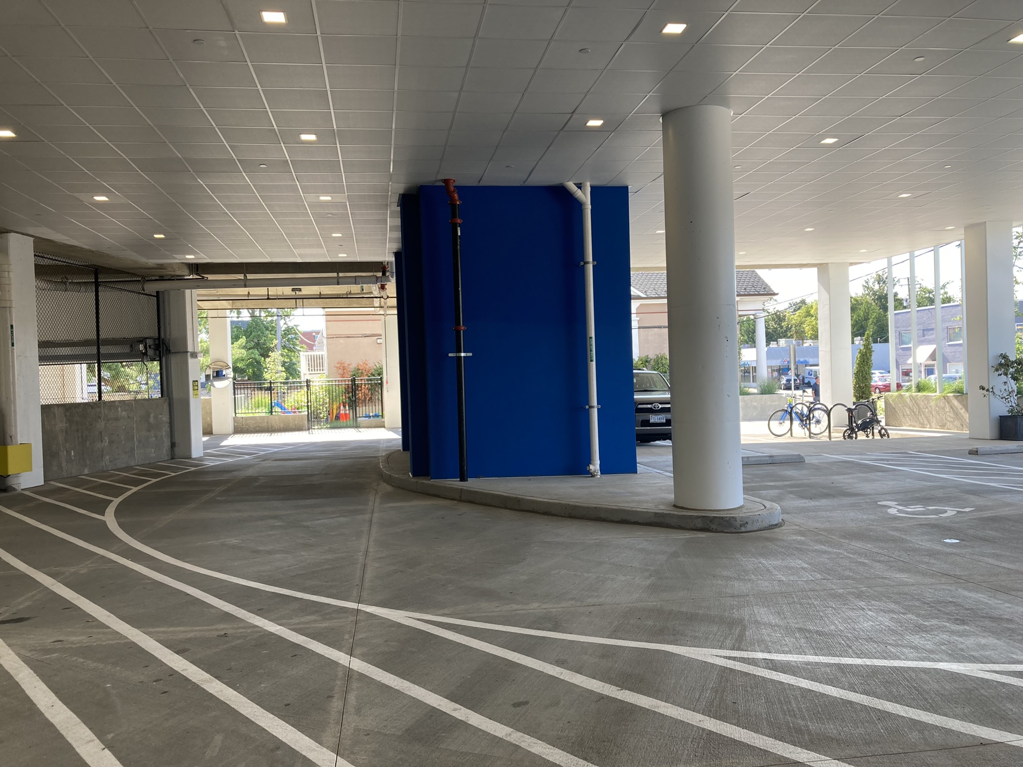 IS Bus Loop Arlington Public Schools