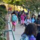APS الطلاب يشاركون في Walk & Roll to School Day 2022