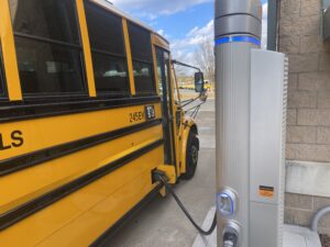 электрический школьный автобус