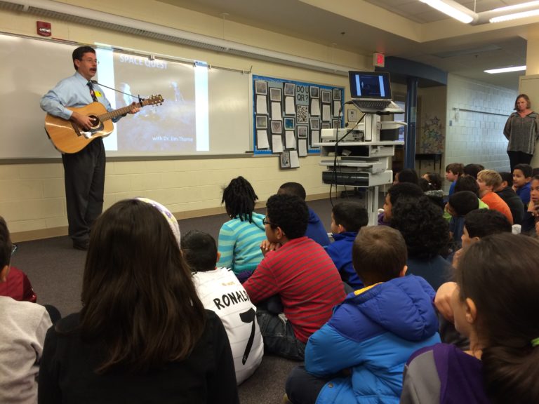 Jim Thorne performing for Space Quest