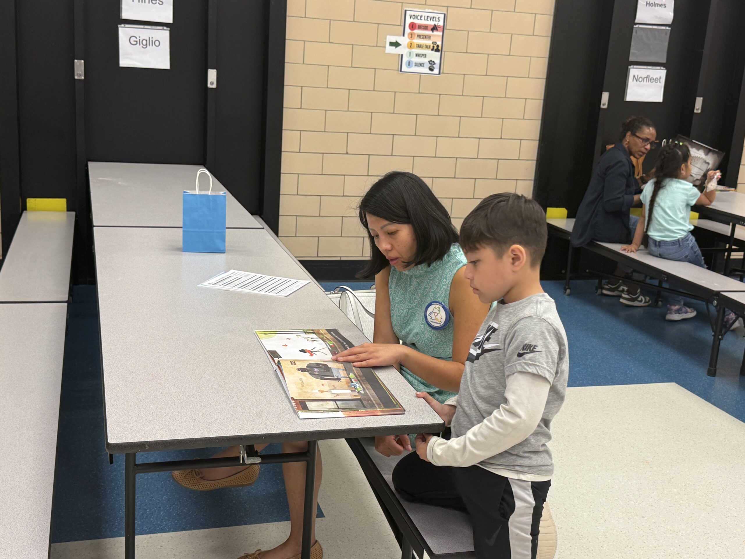 Readers Rise volunteers and students