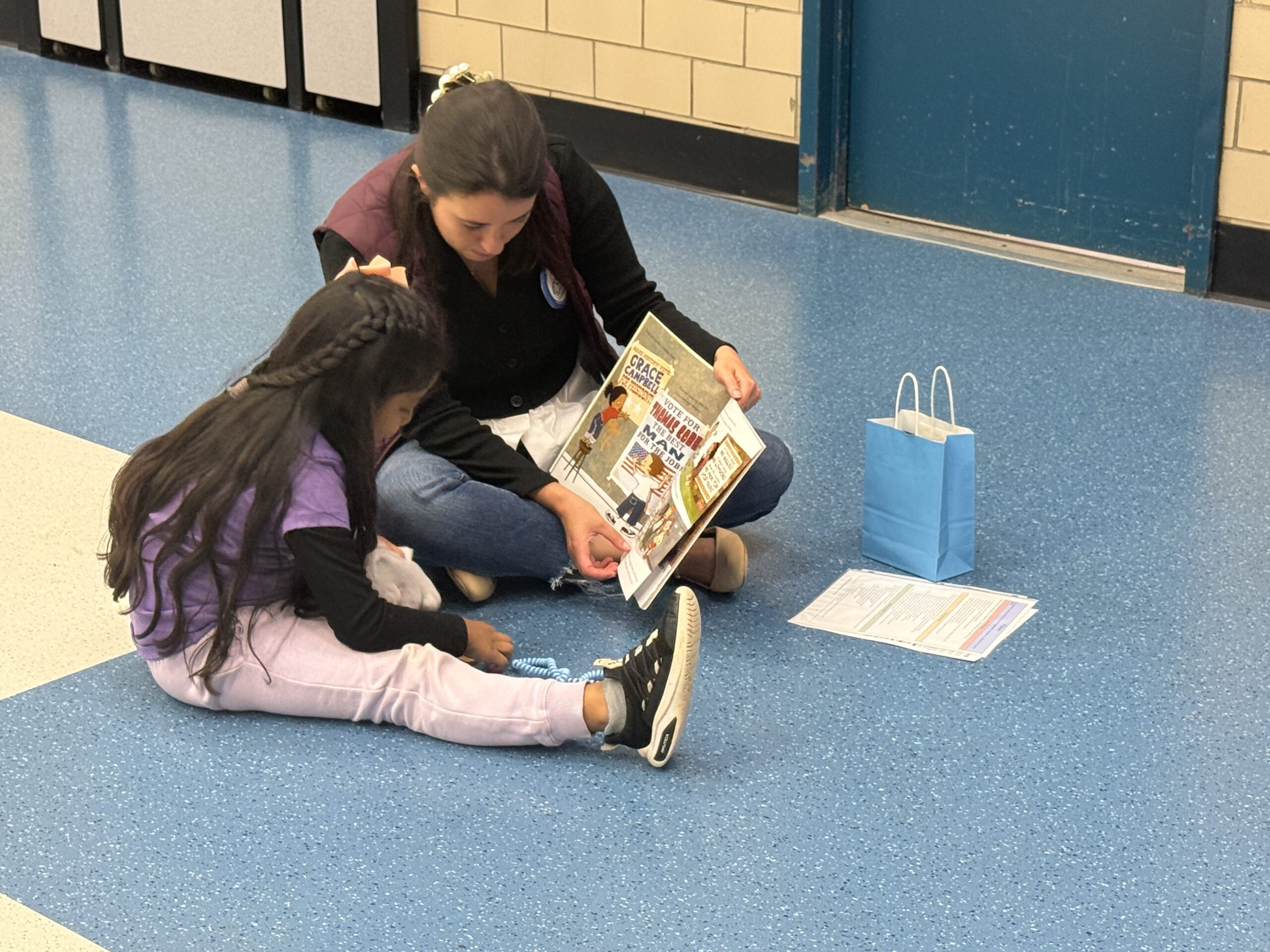 Readers Rise volunteers and students