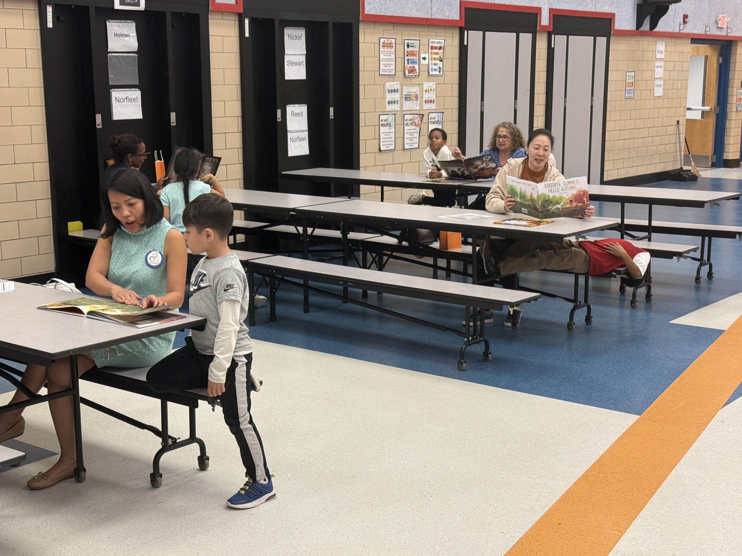 Readers Rise volunteers and students