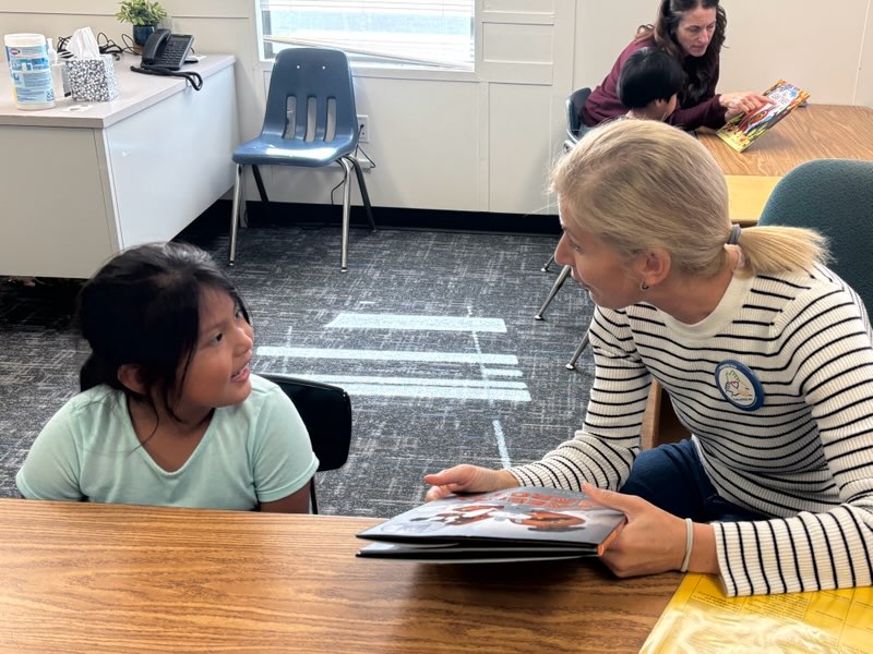 Readers Rise volunteers and students