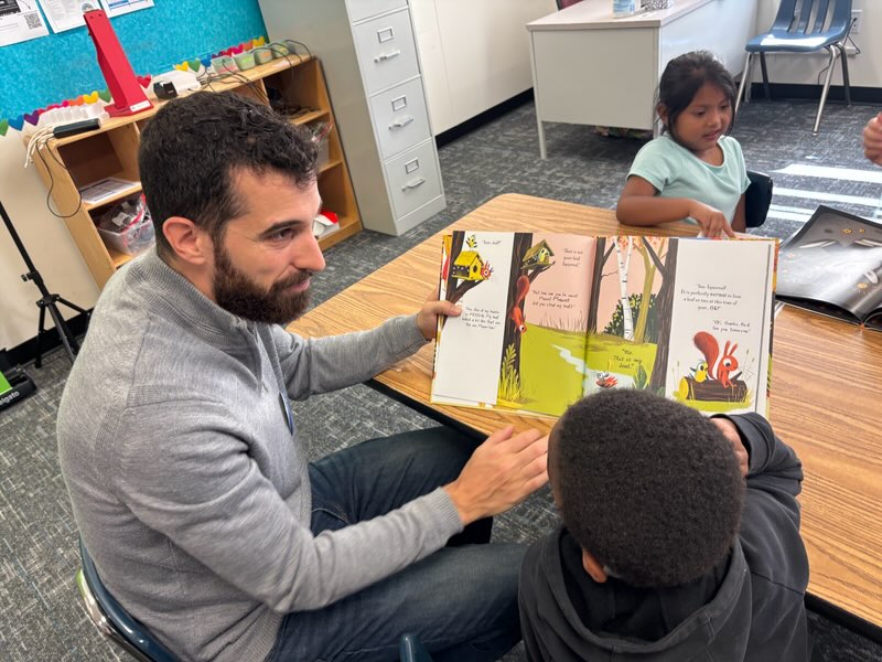 Readers Rise volunteers and students