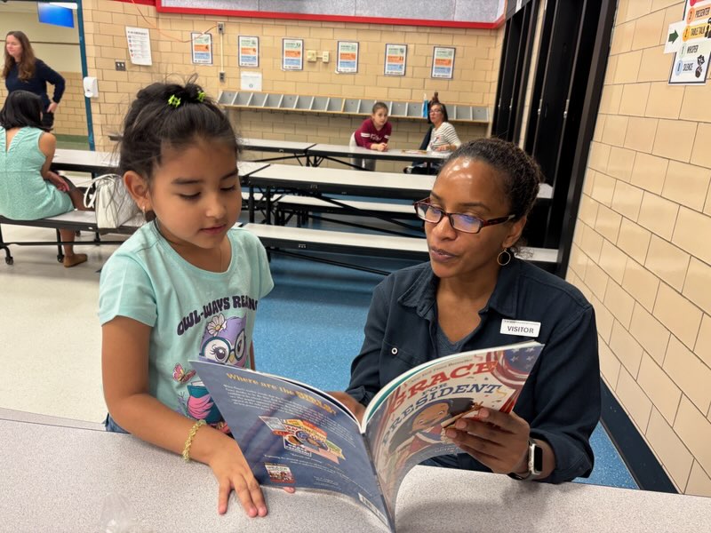 Readers Rise volunteers and students