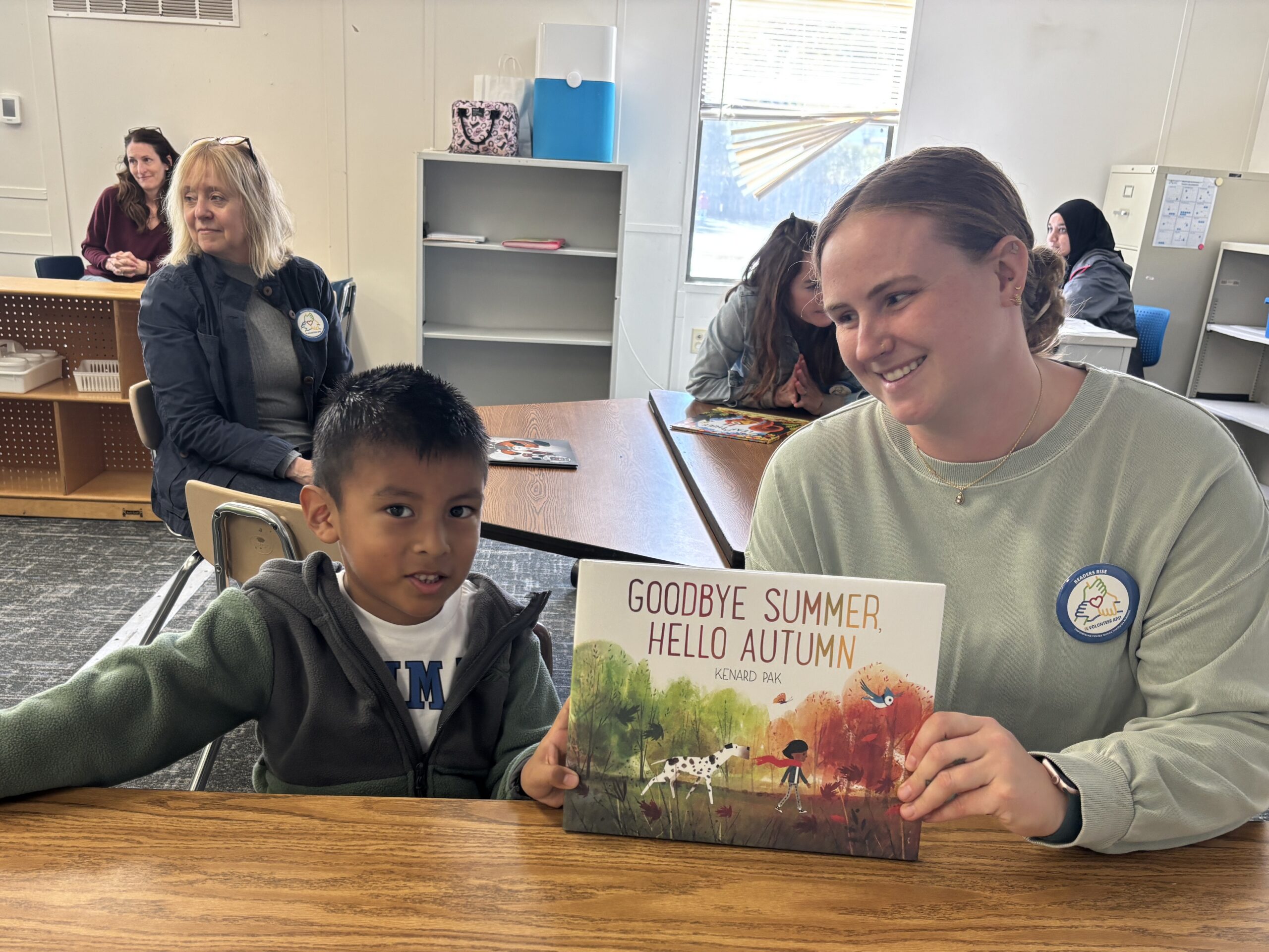 Readers Rise volunteers and students