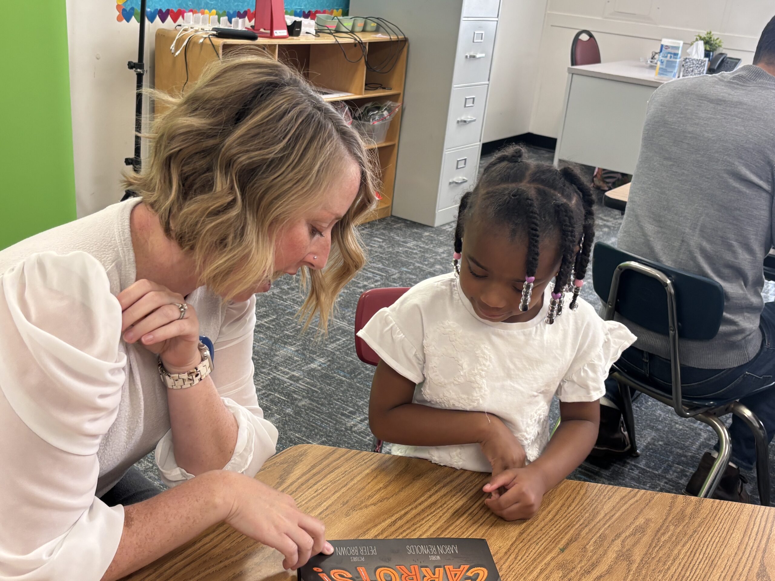 Readers Rise volunteers and students