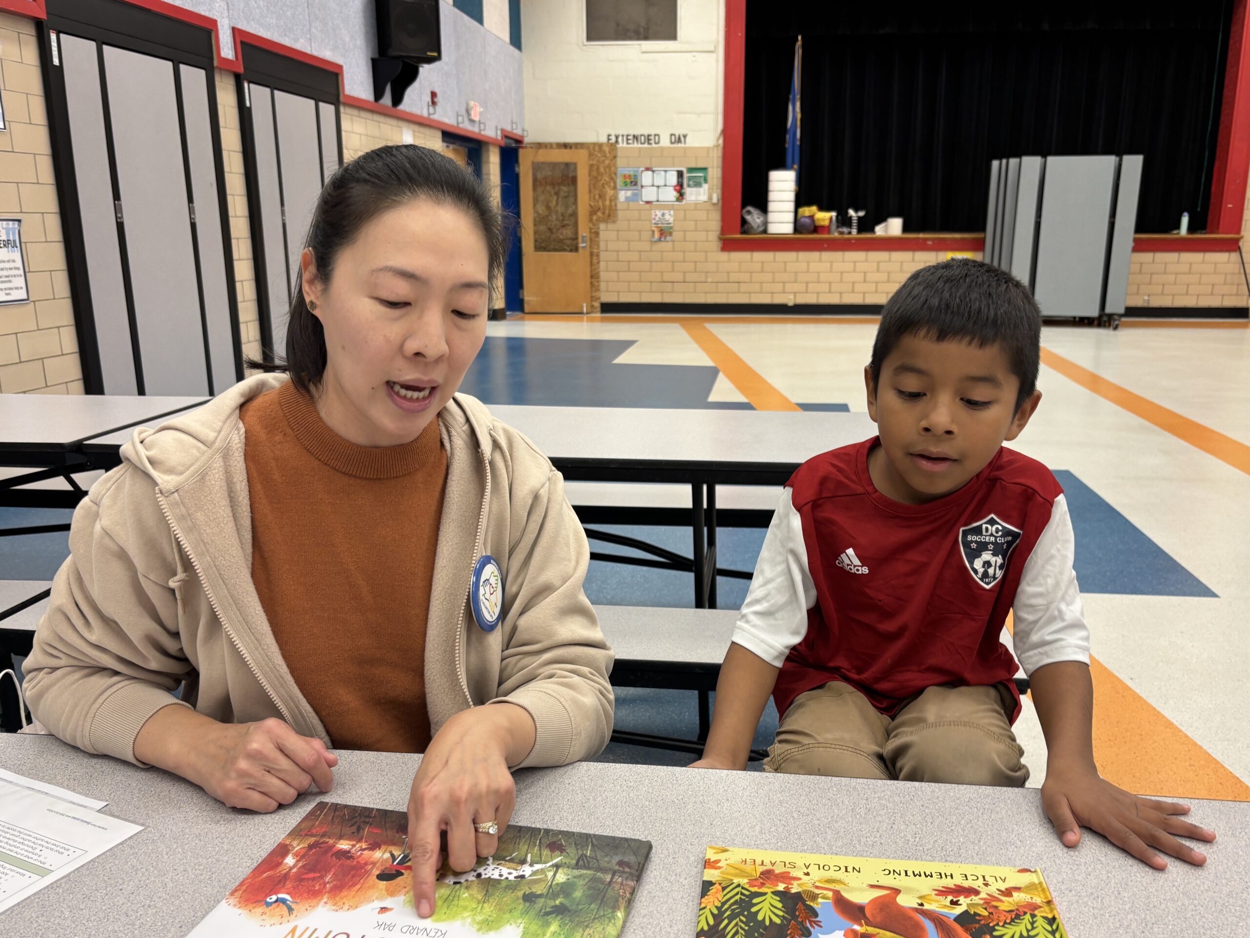 Readers Rise volunteers and students