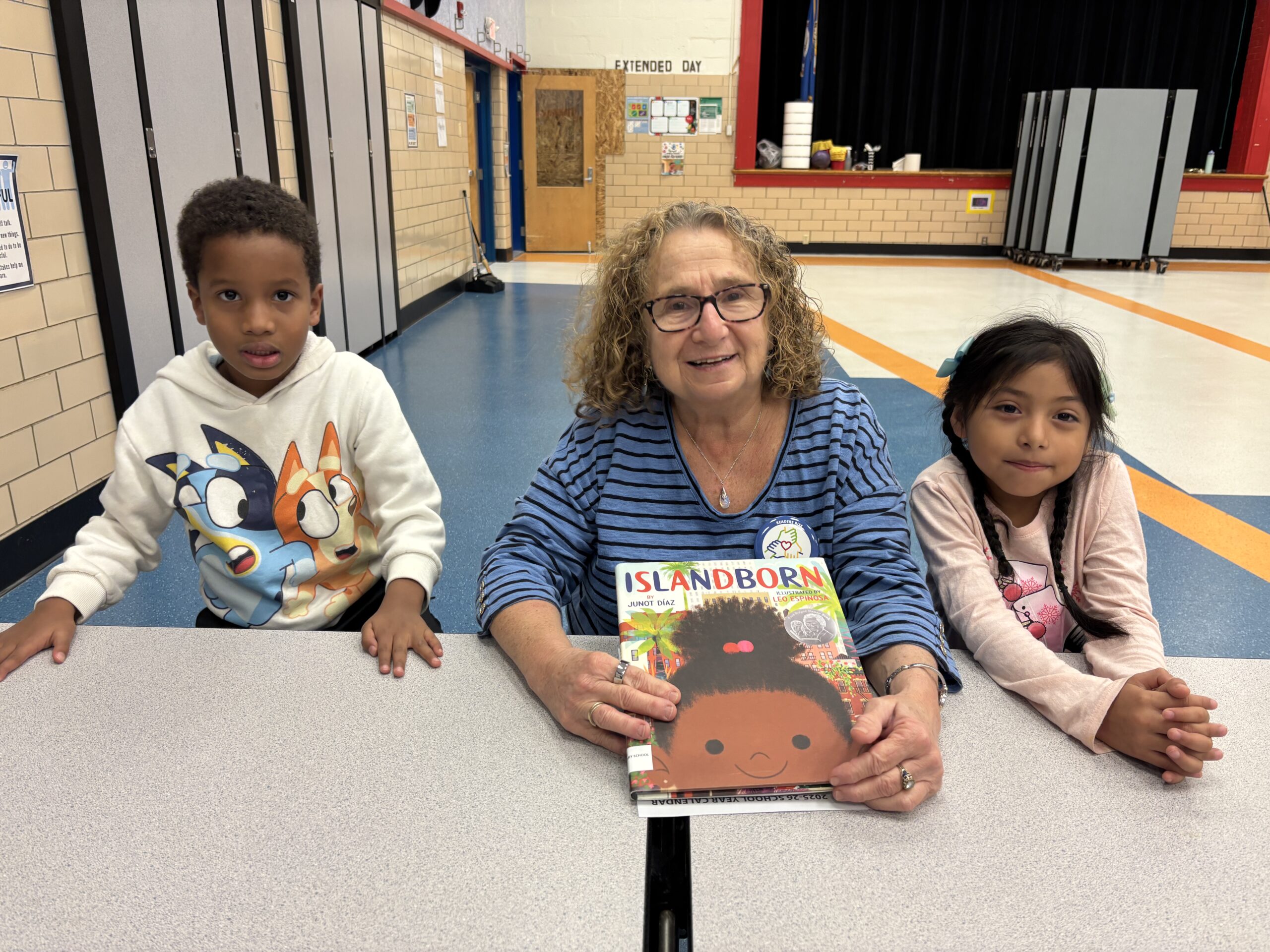 Readers Rise volunteers and students