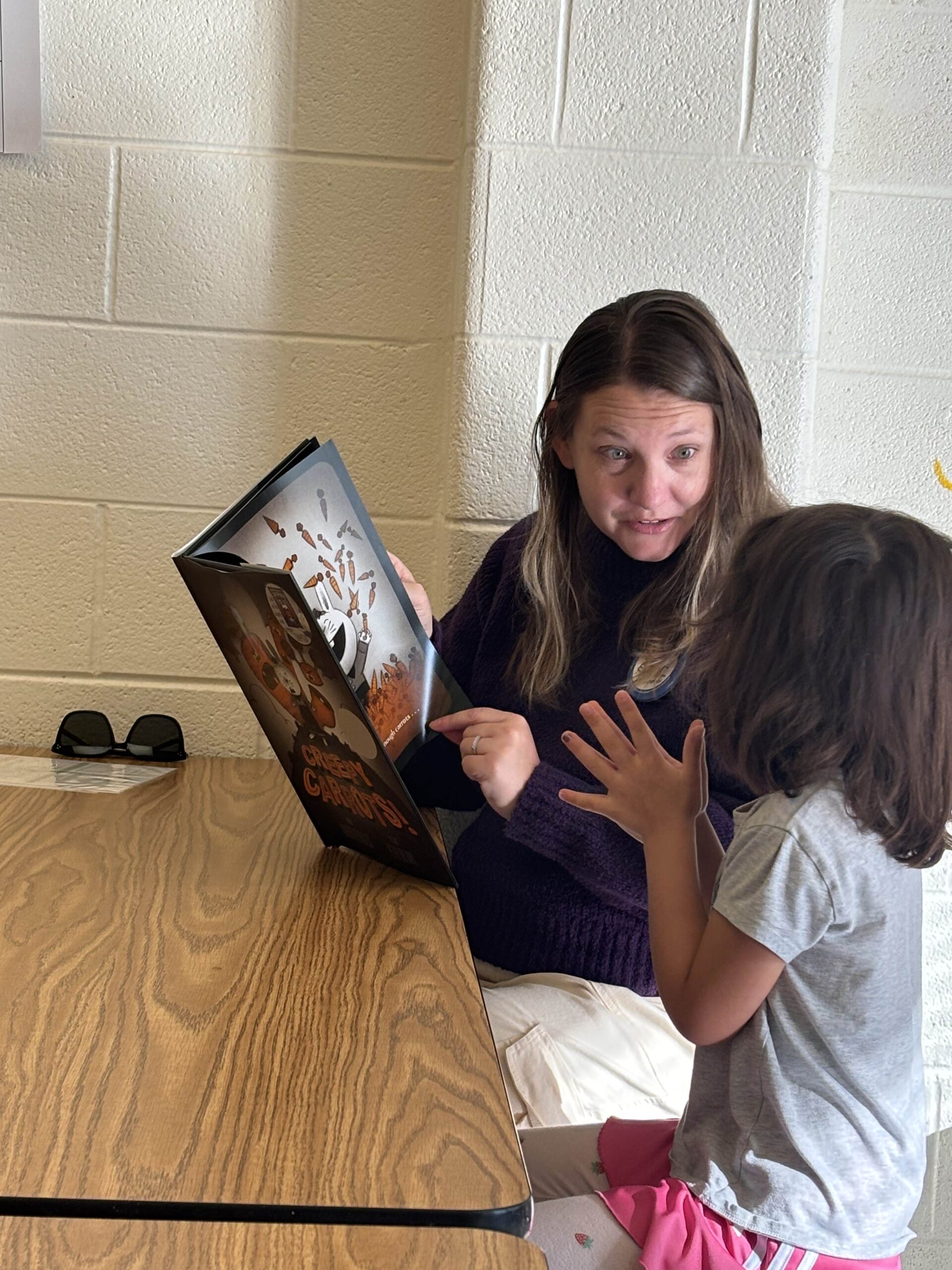 Readers Rise volunteers and students