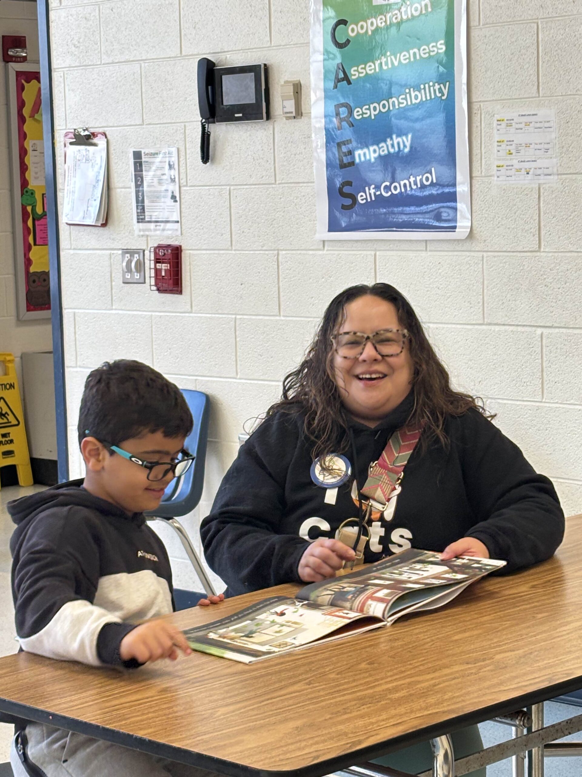 Readers Rise volunteers and students