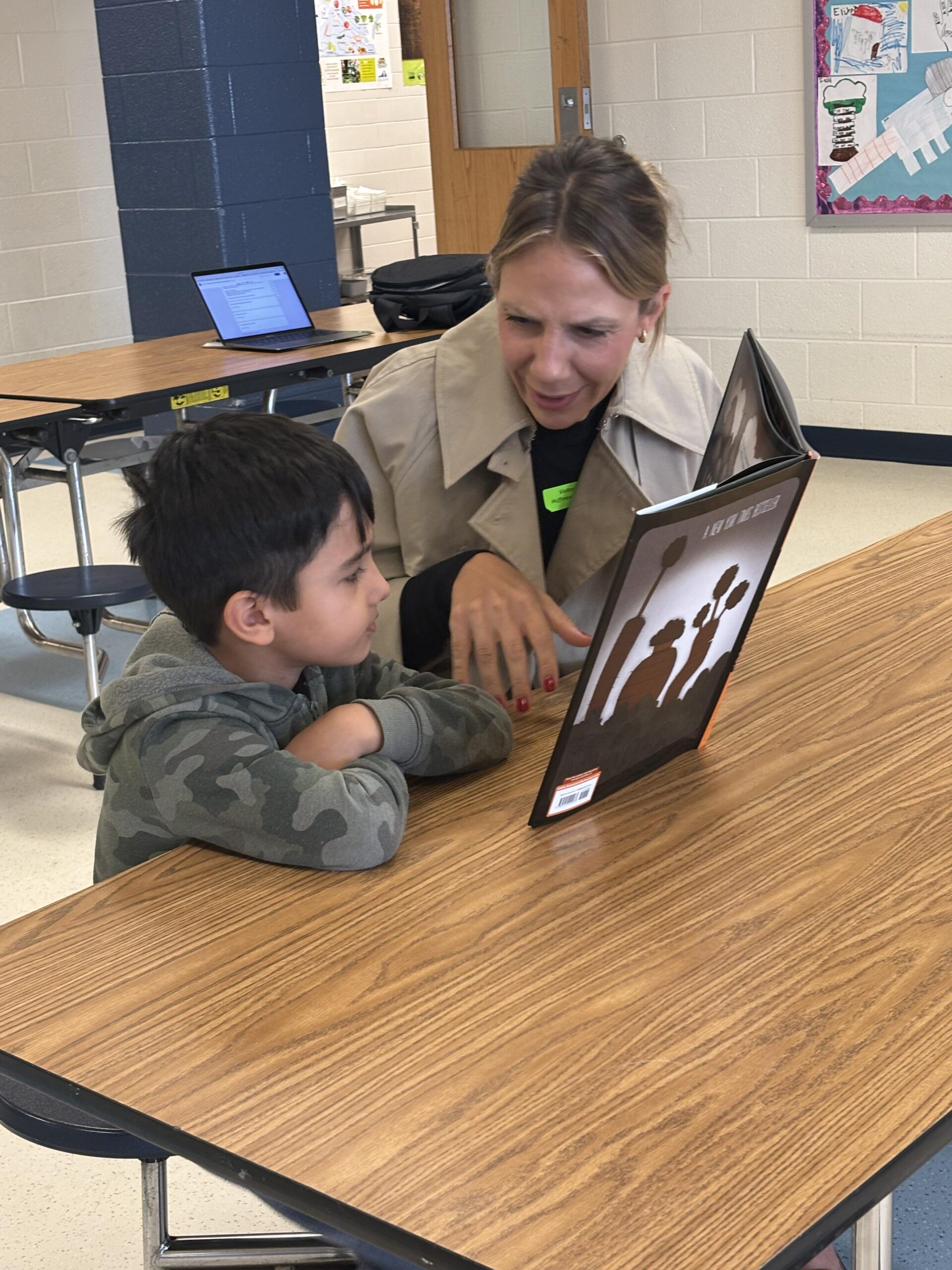 Readers Rise volunteers and students