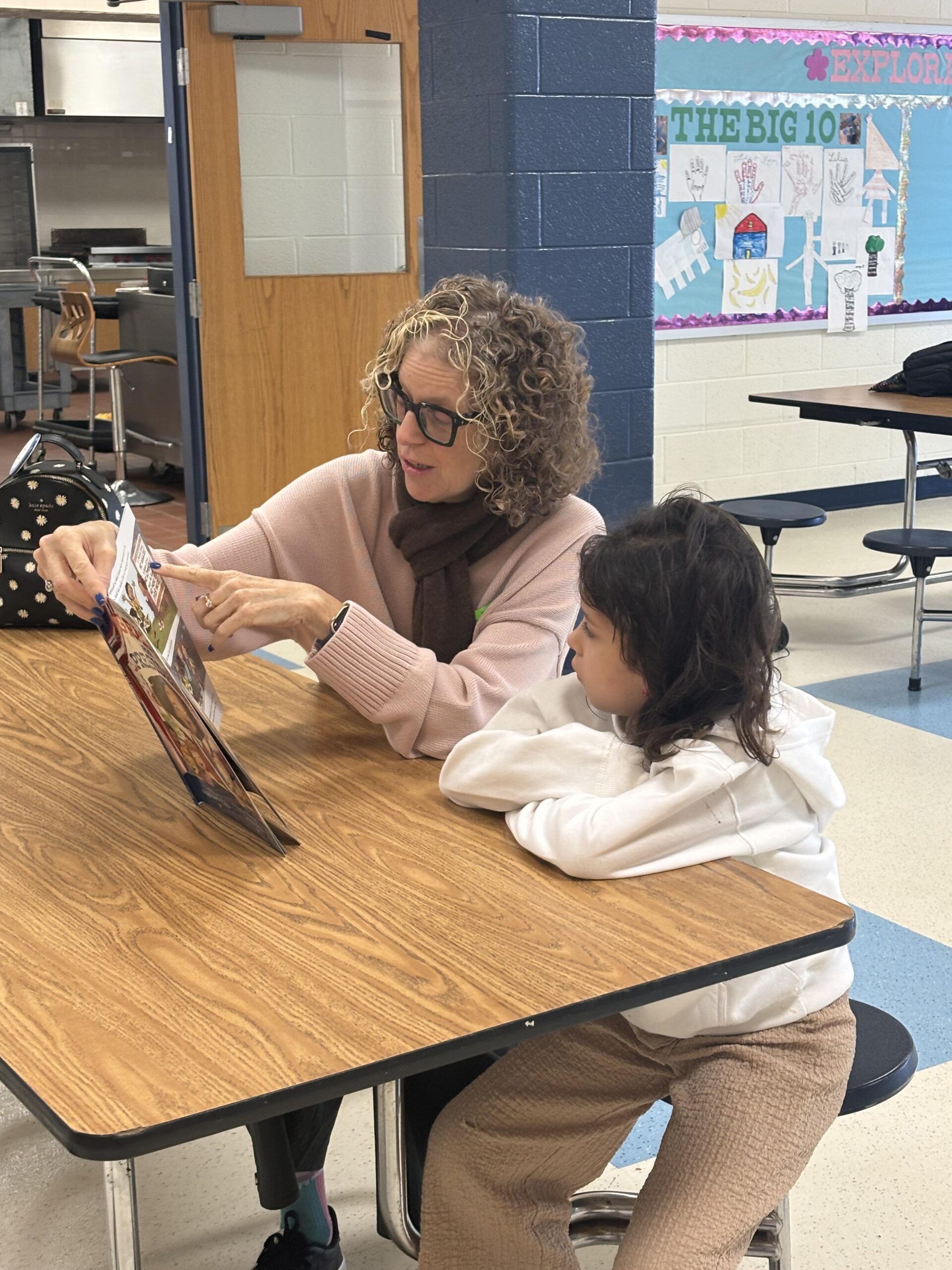 Readers Rise volunteers and students