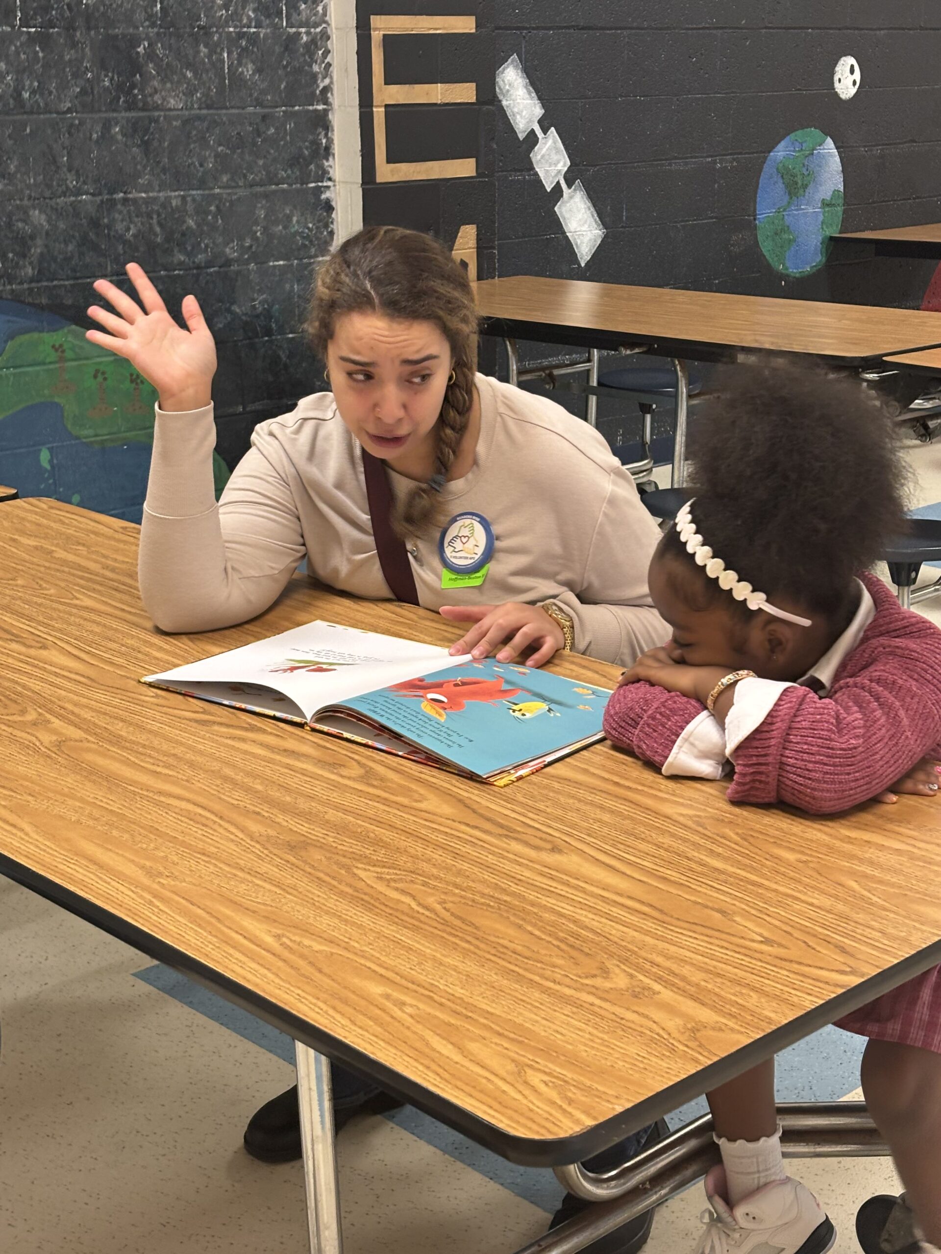 Readers Rise volunteers and students